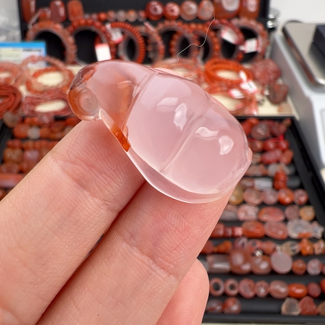 南红玛瑙未镶嵌颈饰福豆