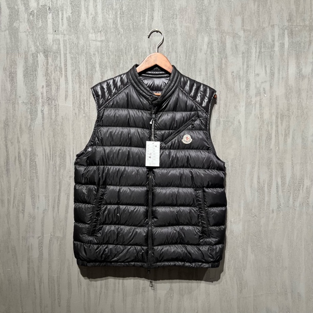99新 MONCLER 蒙口黑色拉链薄款羽绒马甲5码 Z00459