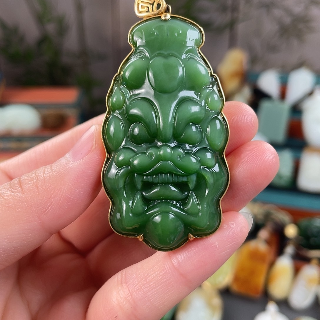 和田玉18K金镶嵌把件