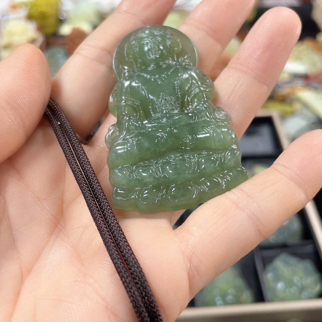 蛇纹石玉颈饰未镶嵌