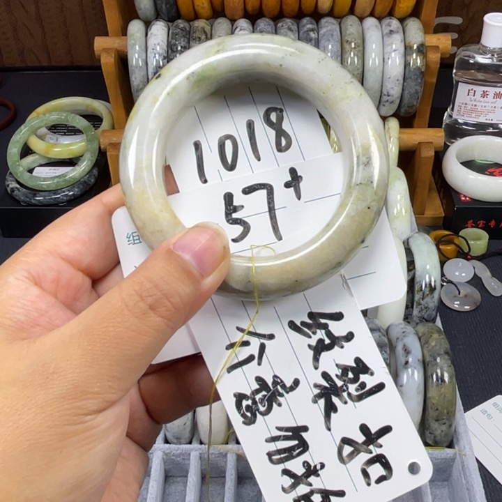 蛇纹石玉未镶嵌手镯面包镯 有瑕 不退不换