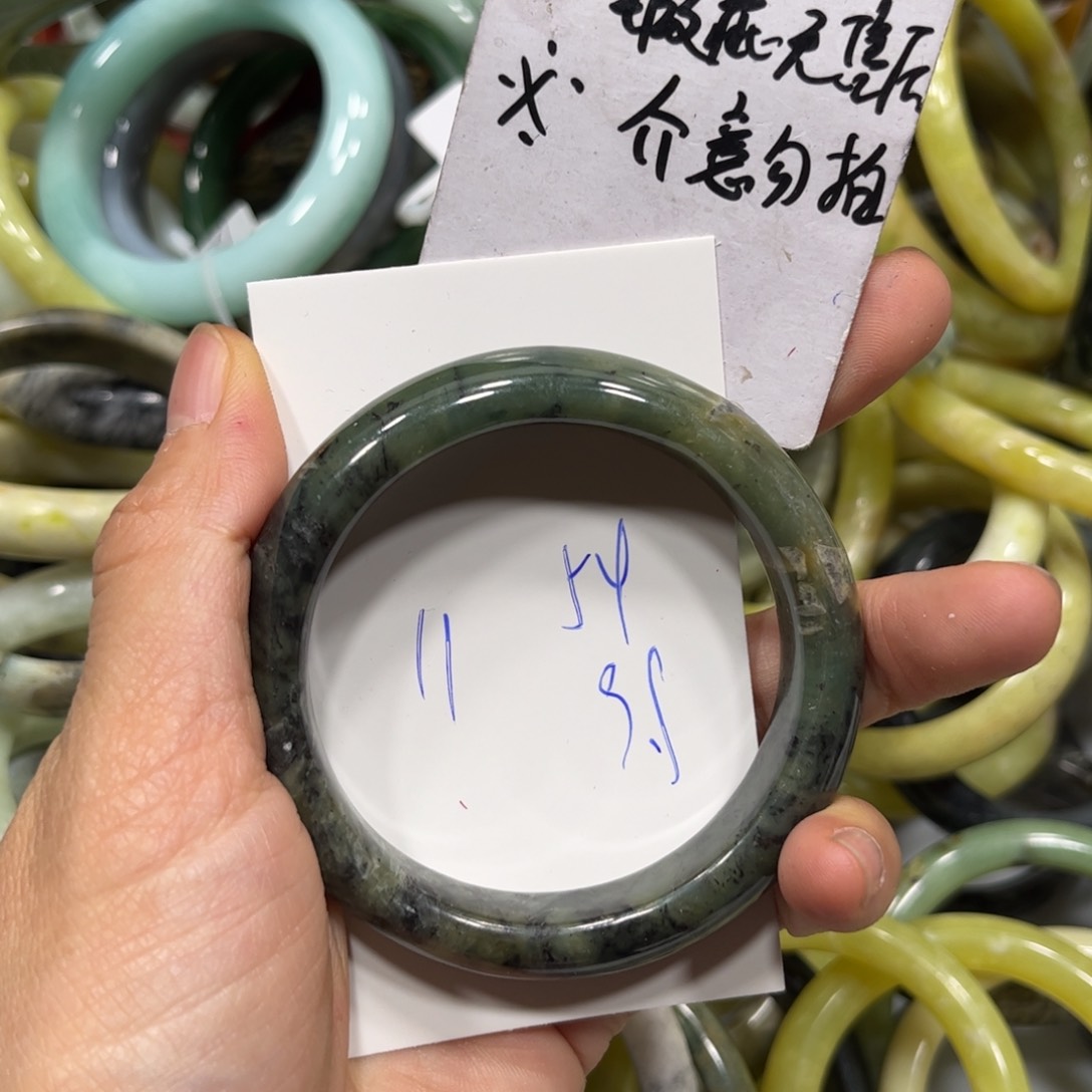 蛇纹石玉手镯未镶嵌