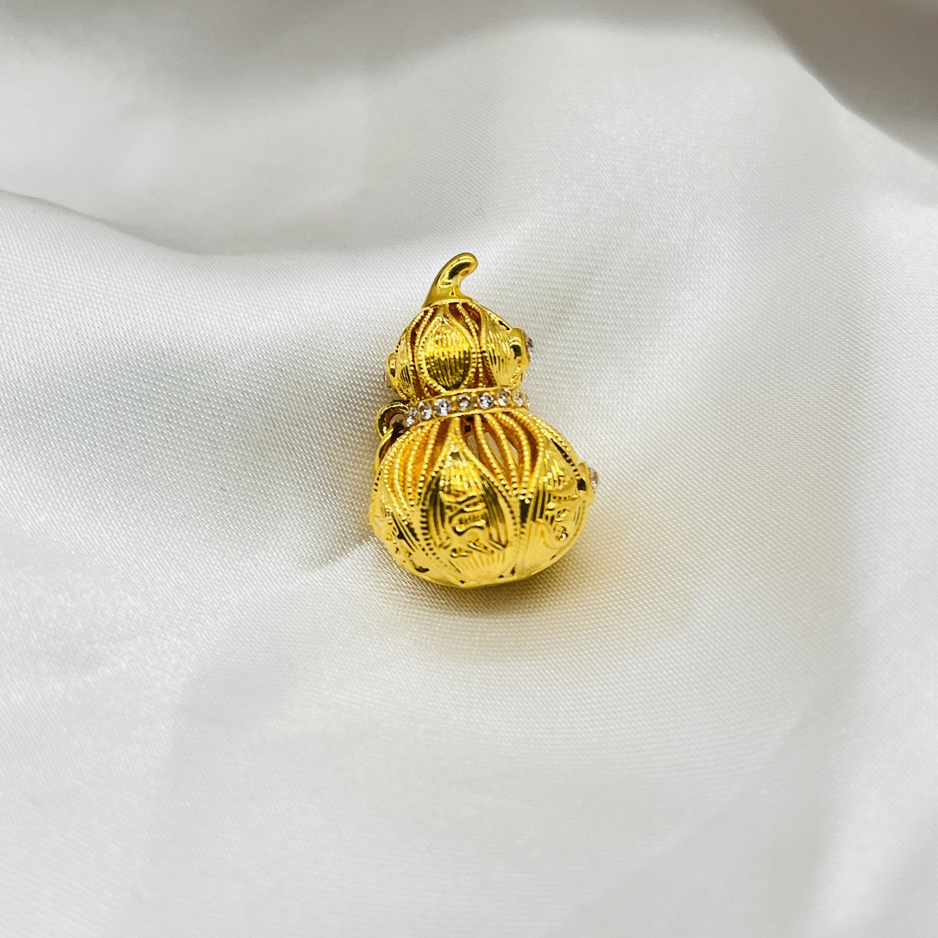 足金饰品/吉言花丝葫芦（镶嵌莫桑）/1.39/1C5G1934/q