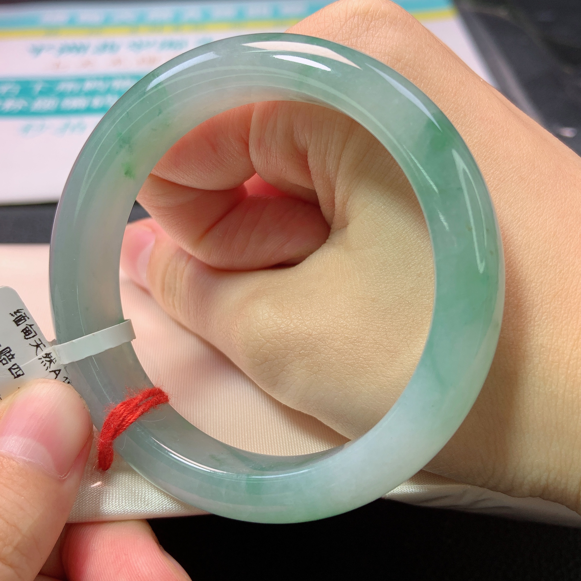 1574号缅甸天然A货翡翠51-52圈口糯冰飘花蓝绿水正圈