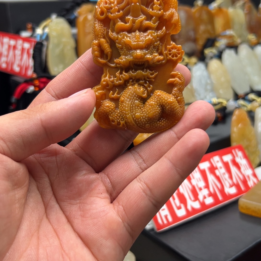 未镶嵌石英质玉（黄龙玉）多样性发货，发其一