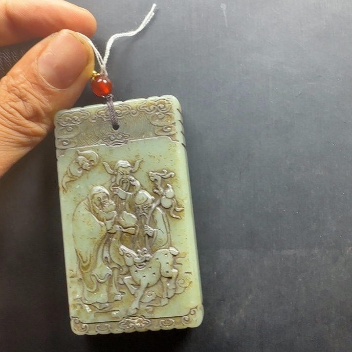 尉***飞未镶嵌和田玉挂件