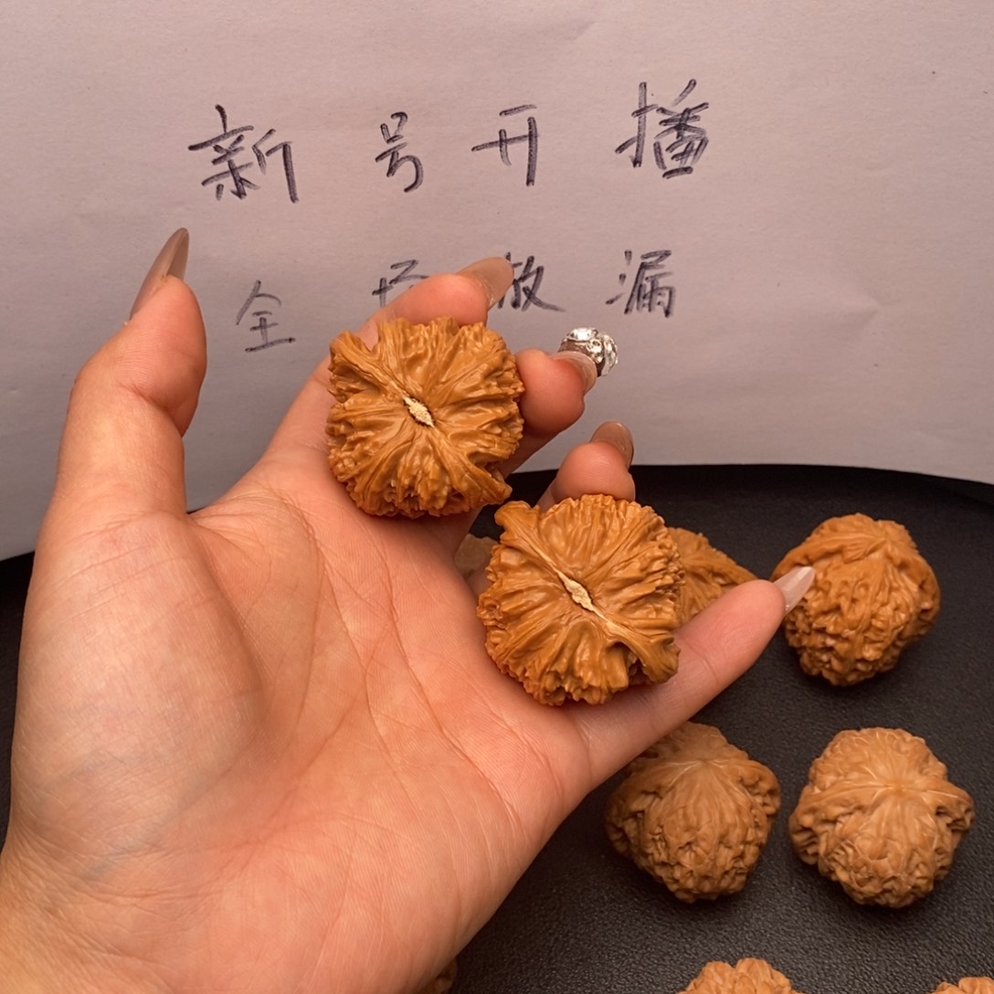 可***闹把件文玩核桃42+白狮子一只修尖