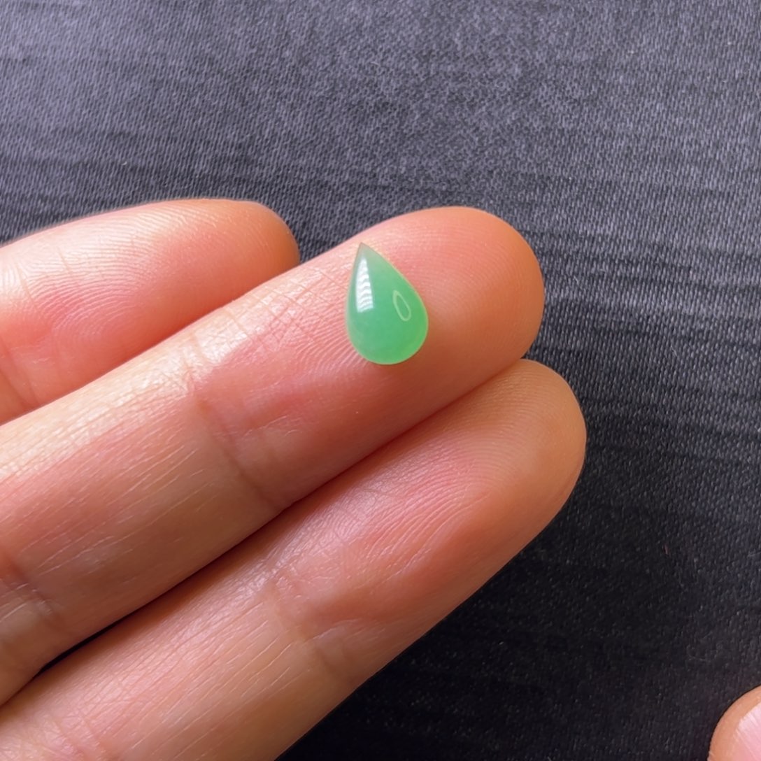 翡翠颈饰未镶嵌旦面