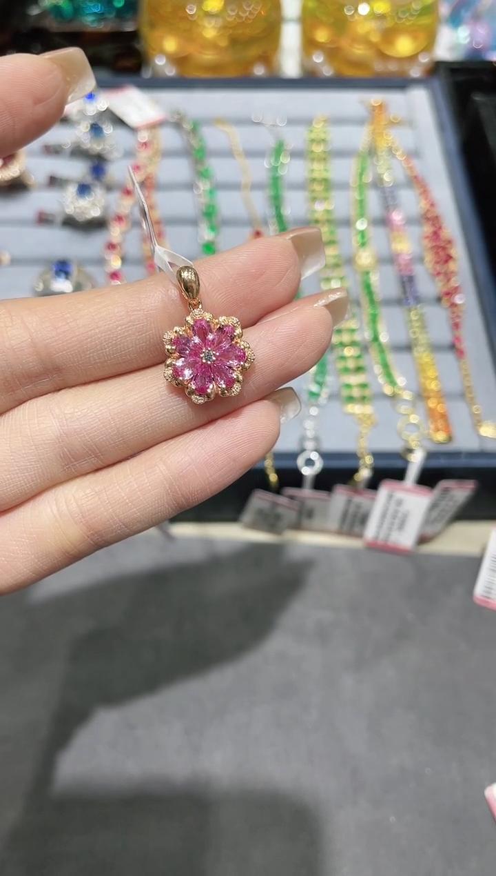 18K金镶嵌彩色蓝宝石吊坠