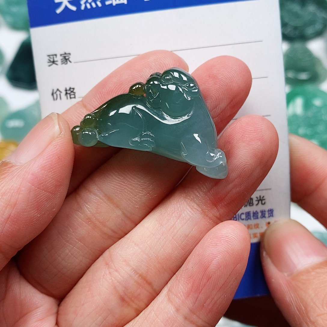 翡翠未镶嵌颈饰貔貅