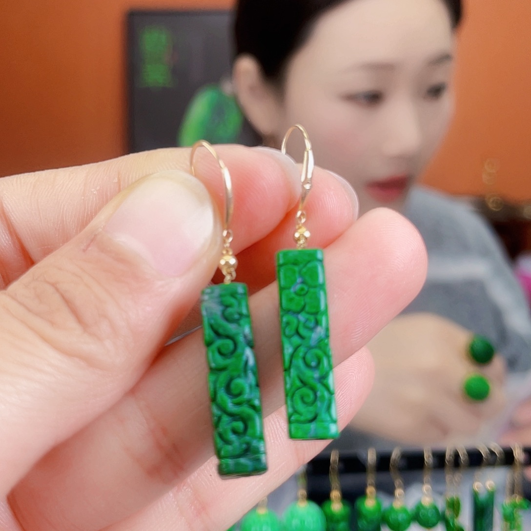 翡翠18K金镶嵌耳饰