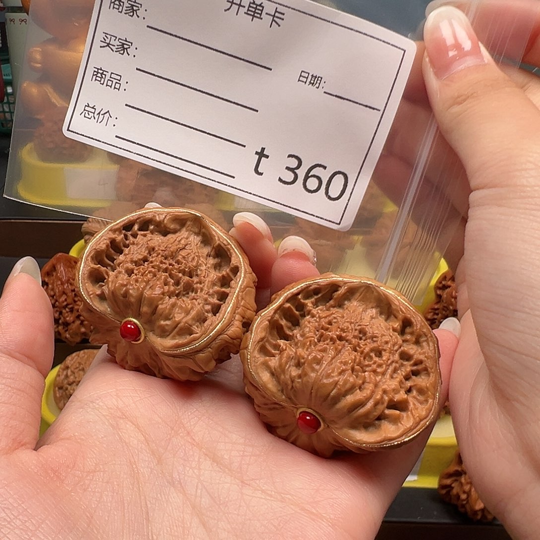 锤***仁文玩核桃手把件聚宝盆