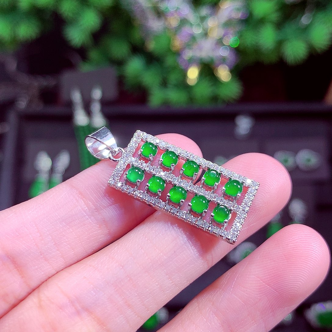 颈饰未镶嵌翡翠天然