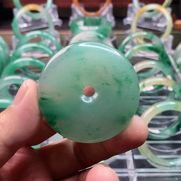 石英质玉颈饰未镶嵌