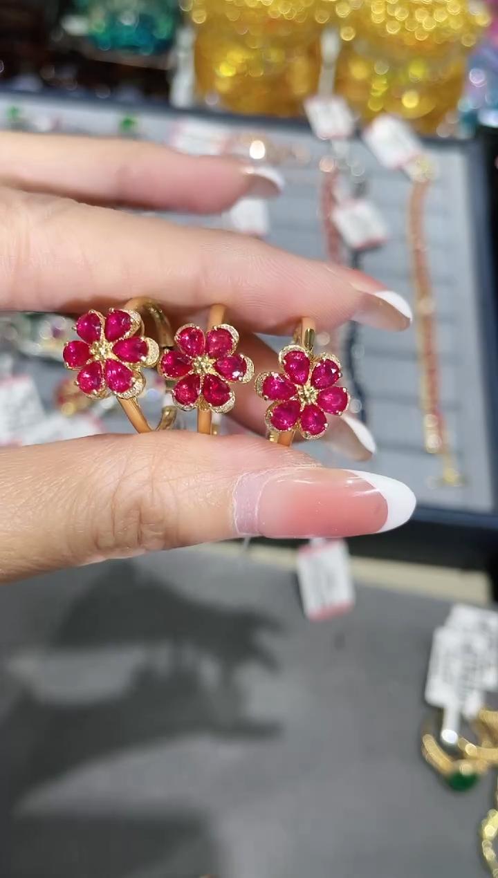 18K金镶嵌天然无烧红宝石戒指花朵两用款 K黄 多样性发其一