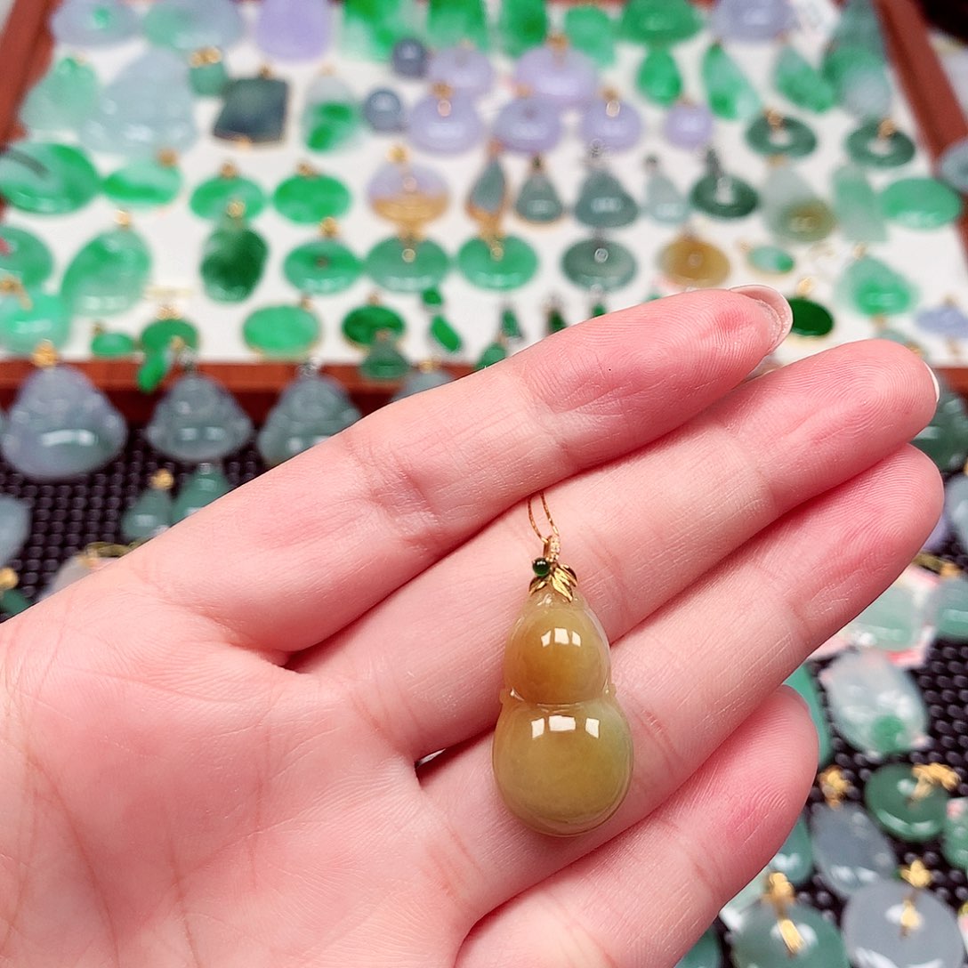 翡翠18K金镶嵌颈饰