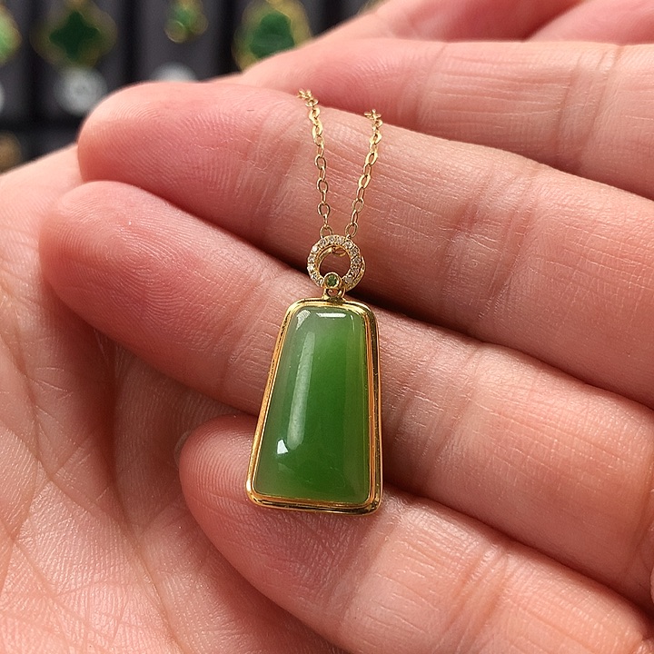 和田玉颈饰18K金镶嵌