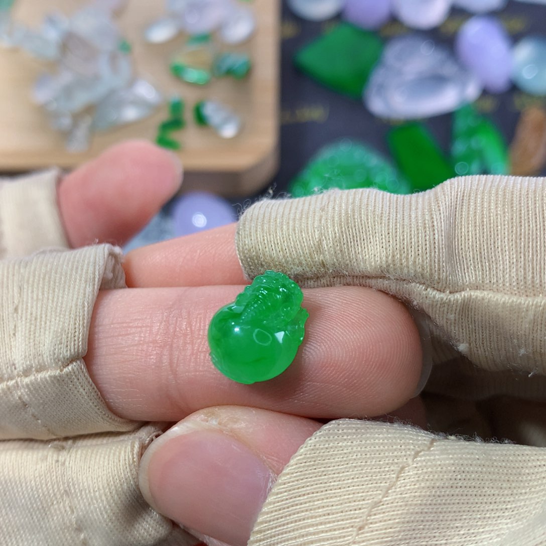 翡翠颈饰未镶嵌金蟾