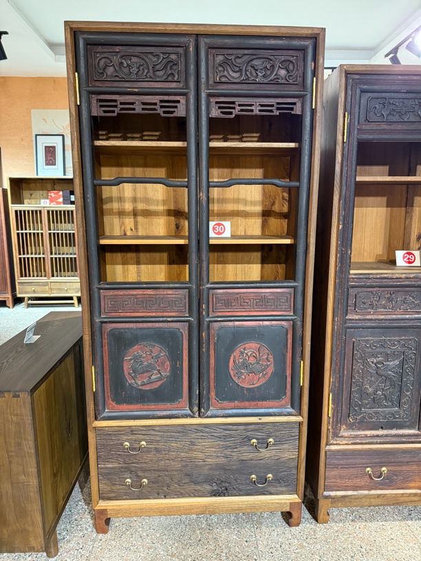 清代老花板柜#收纳展示#柜体尽显岁月纹理，藏书低语往昔故事低语。