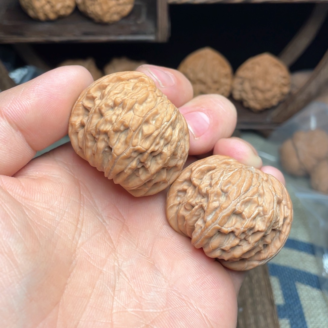 文玩核桃把件欧****泵41.9毕业山地磨盘