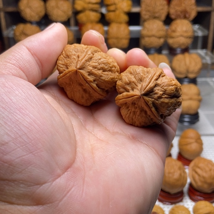 文玩核桃吊坠7石斧三棱