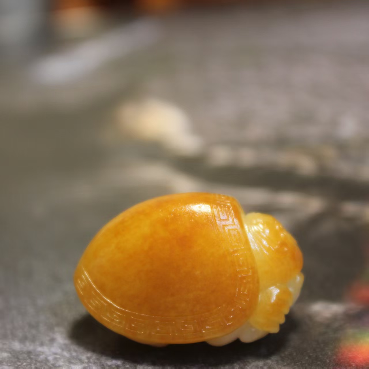 新疆和田玉 鹰龟•赢归 天然鸡油黄沁皮毛孔 老熟料暖白种重13.6克