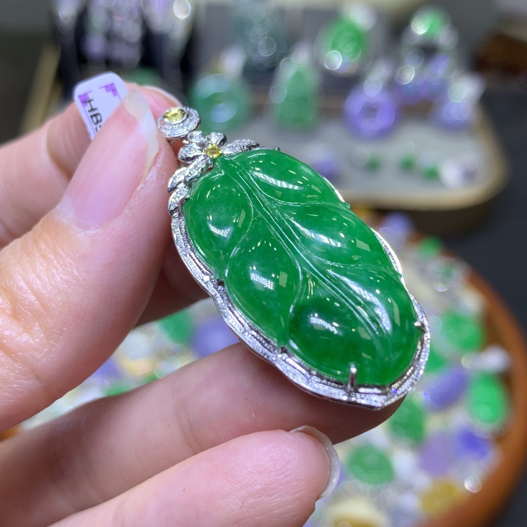 【闪购商品】翡翠颈饰18K金镶嵌翡翠吊坠项链