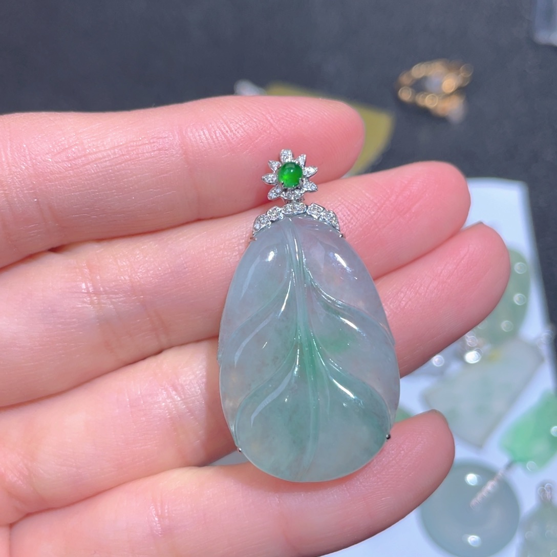 翡翠颈饰18K金镶嵌翡翠