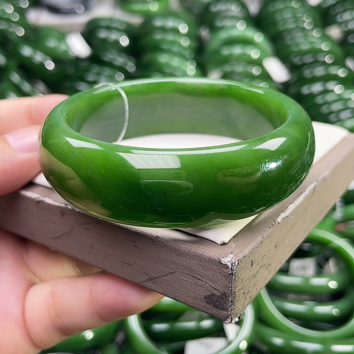 未镶嵌手镯和田玉（碧玉）