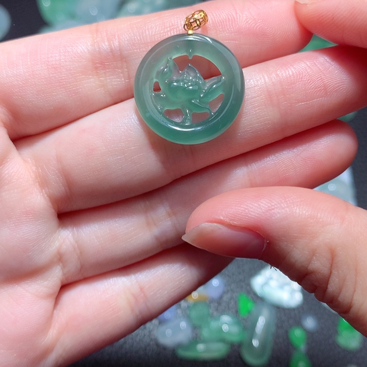 翡翠颈饰未镶嵌翡翠