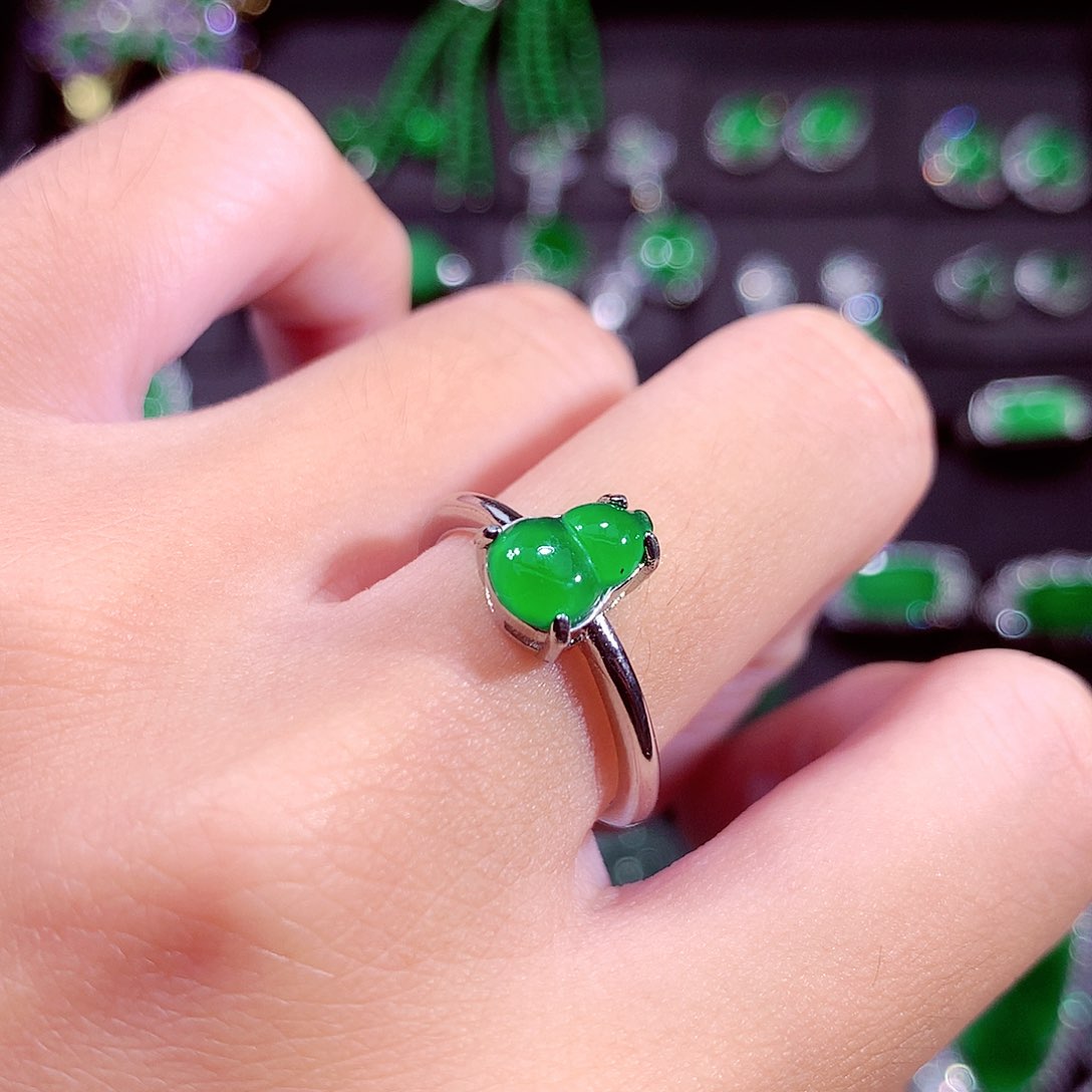 颈饰未镶嵌翡翠天然