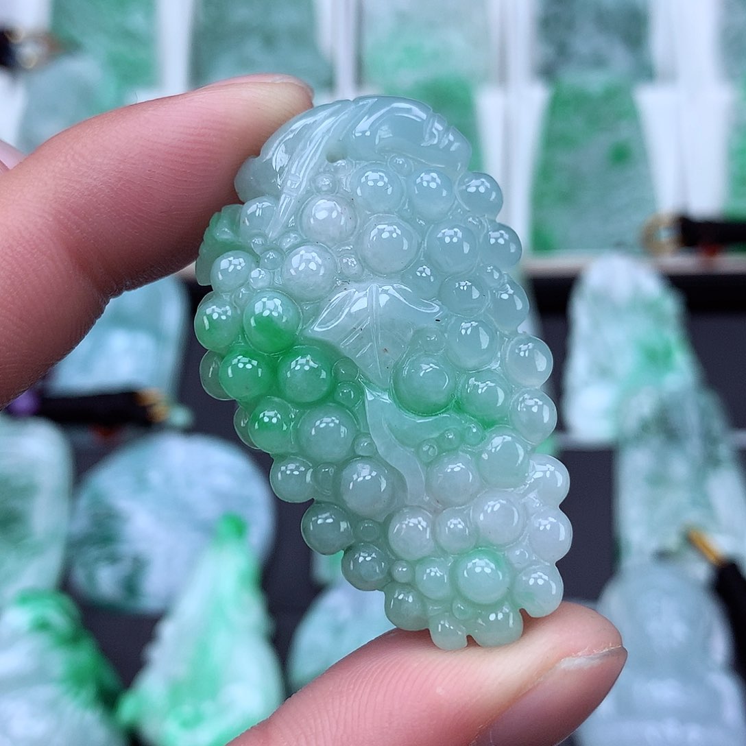 翡翠颈饰未镶嵌翡翠吊坠