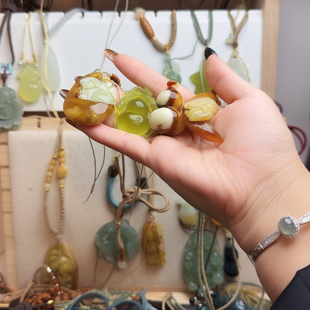 ****元蛇纹石玉合金颈饰