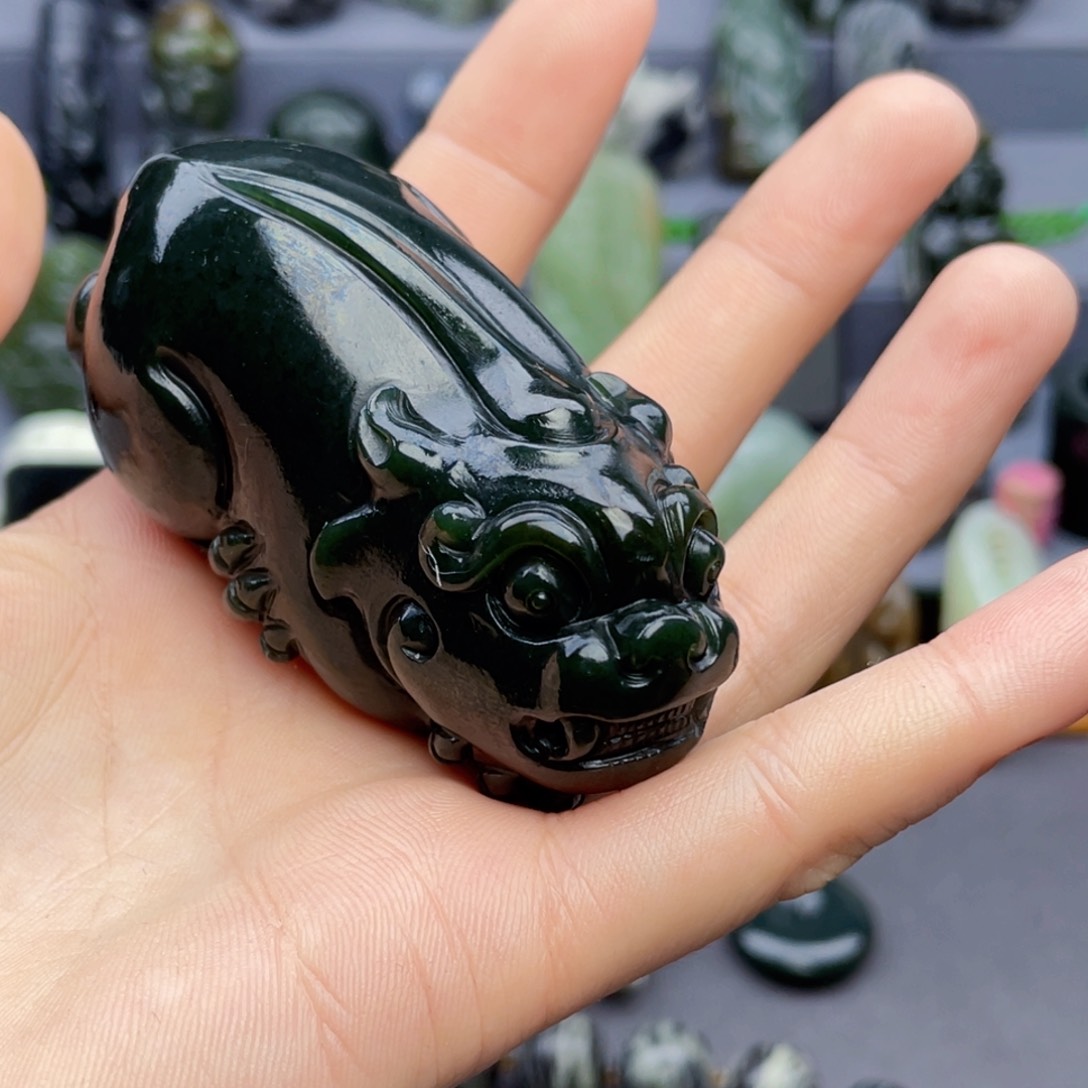 和田玉颈饰未镶嵌马***哒