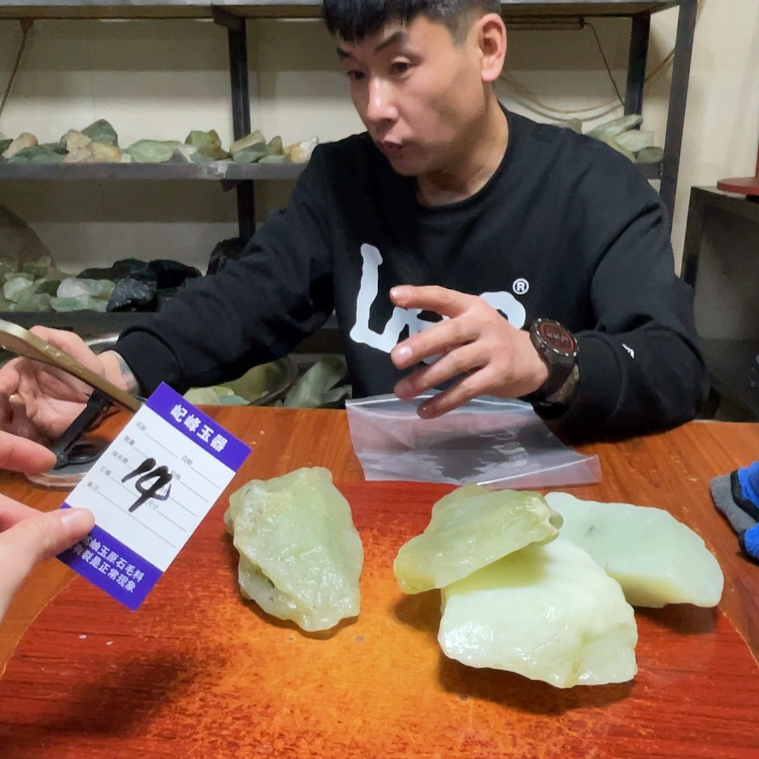 蛇纹石玉未镶嵌原石14