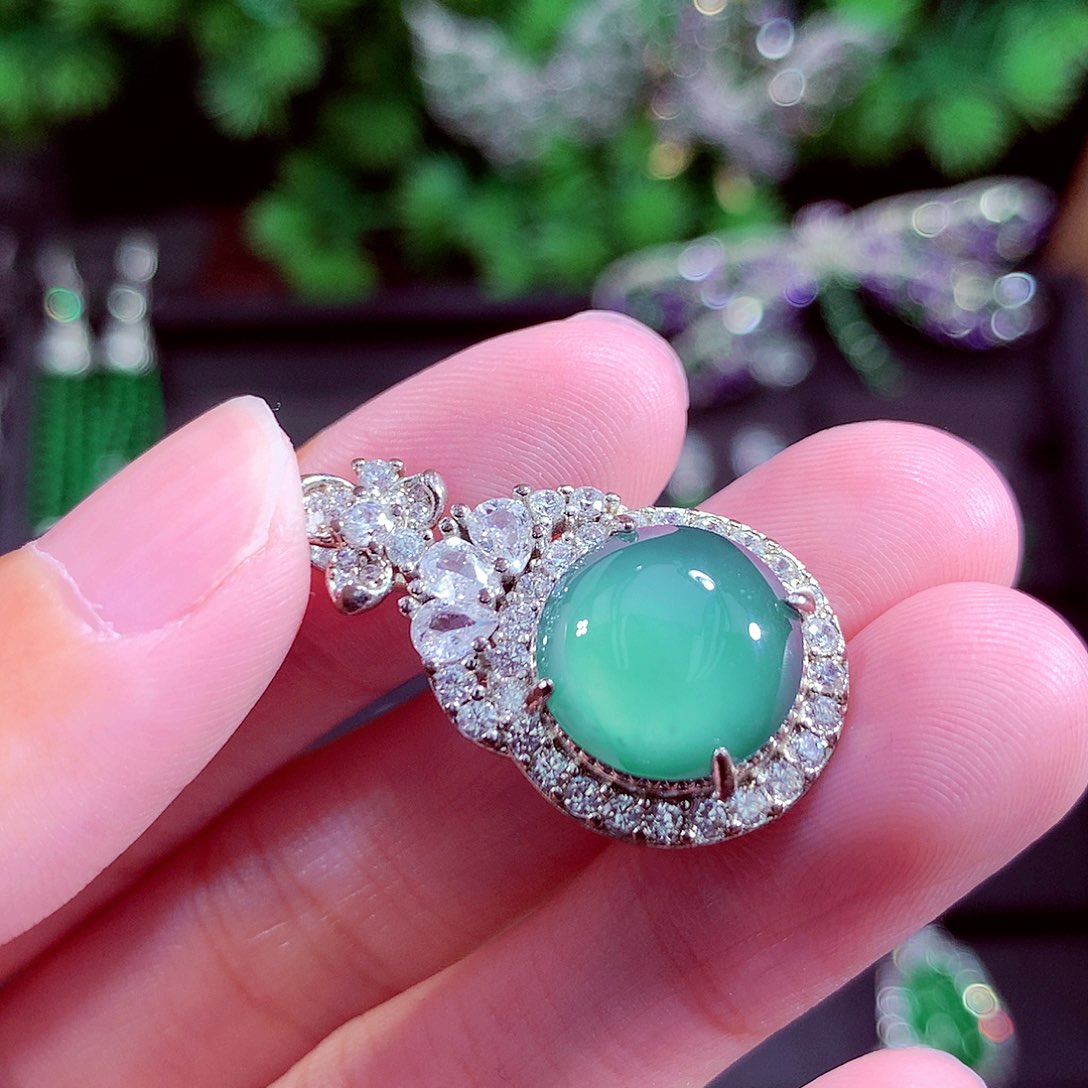 颈饰未镶嵌翡翠天然