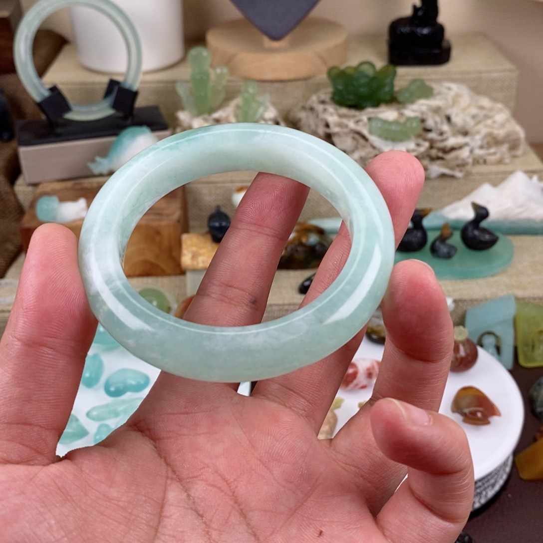 蛇纹石玉颈饰合金红*?