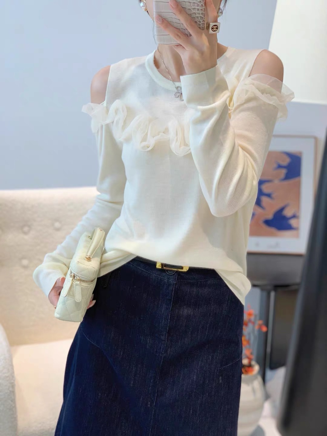 南油2025早秋冬新款女潮温柔网纱拼接露肩圆领套头长袖针织衫