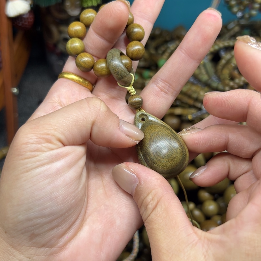 无事牌维腊木（绿檀）