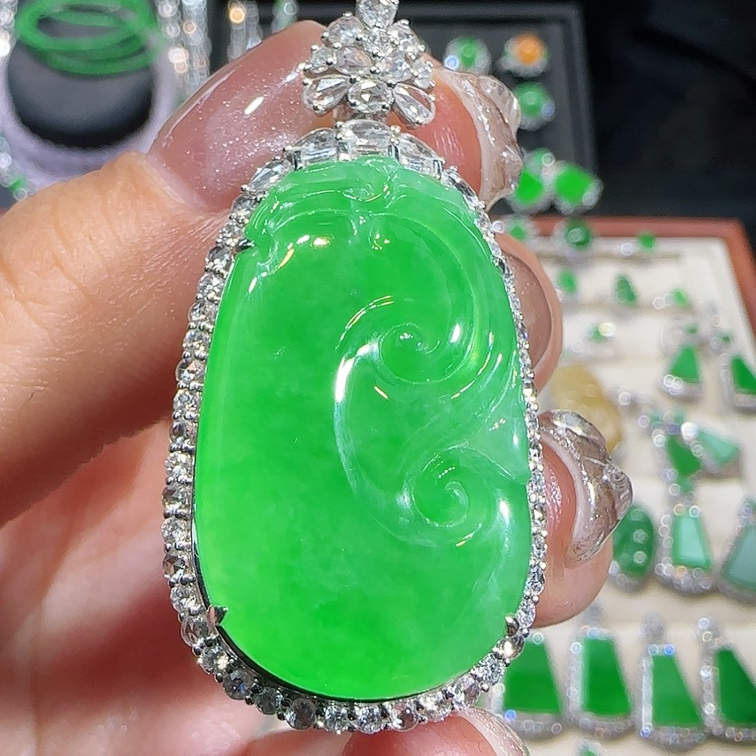 翡翠吊坠(不含链)18K金镶嵌