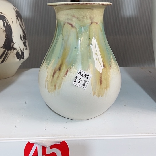 瓶陶瓷花瓶摆件高26口8。陶瓷花瓶摆件。182