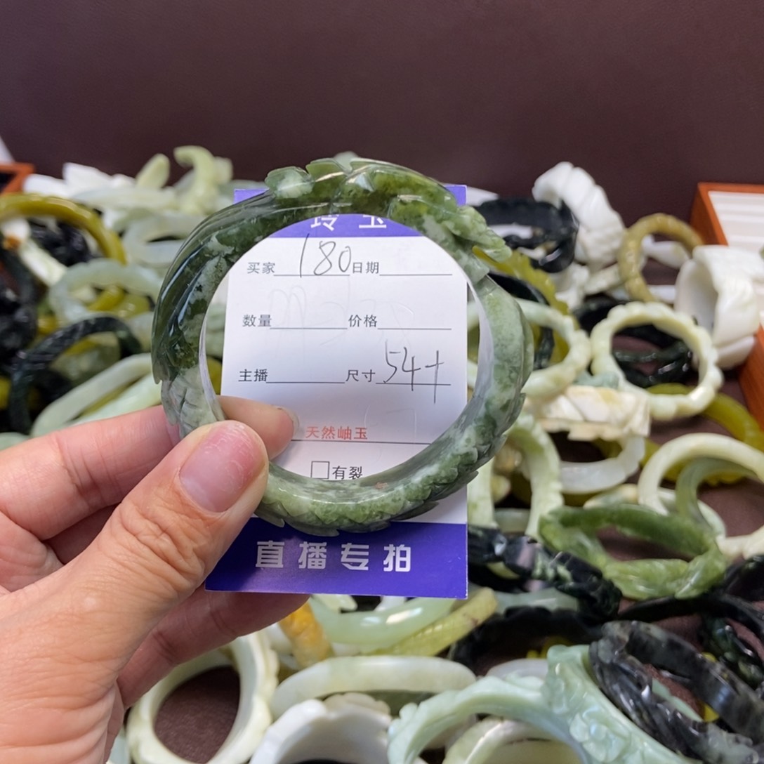 蛇纹石玉手镯未镶嵌花****身