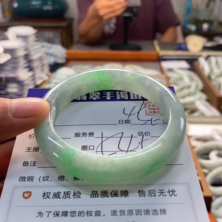 翡翠手镯未镶嵌翡翠手镯未镶嵌