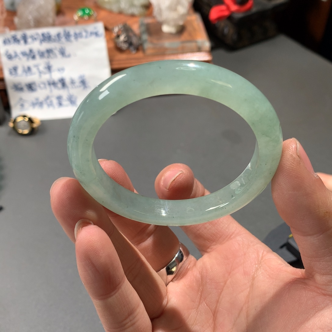 翡翠手镯未镶嵌52圈口