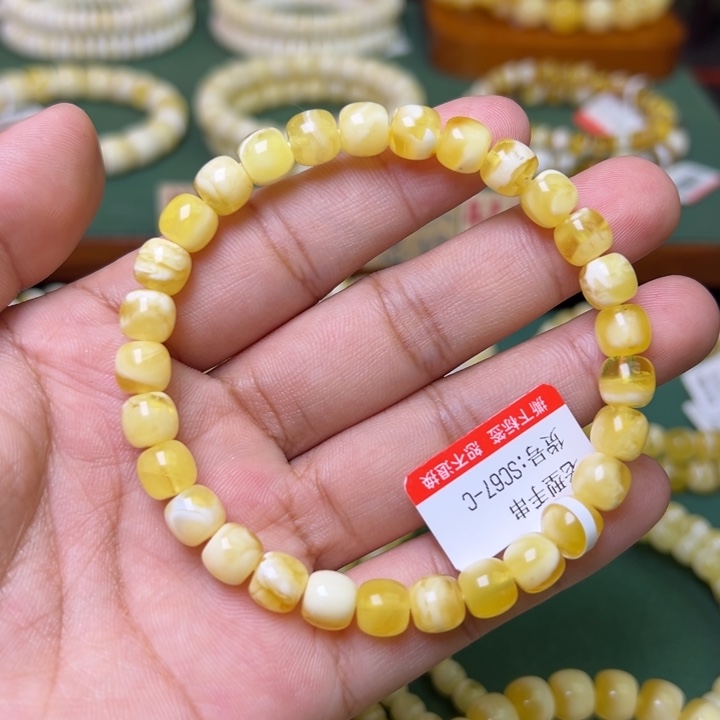 蜜蜡未镶嵌珠宝奇石