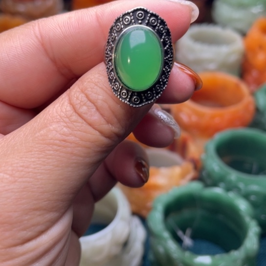 【闪购商品】石英质玉手镯未镶嵌