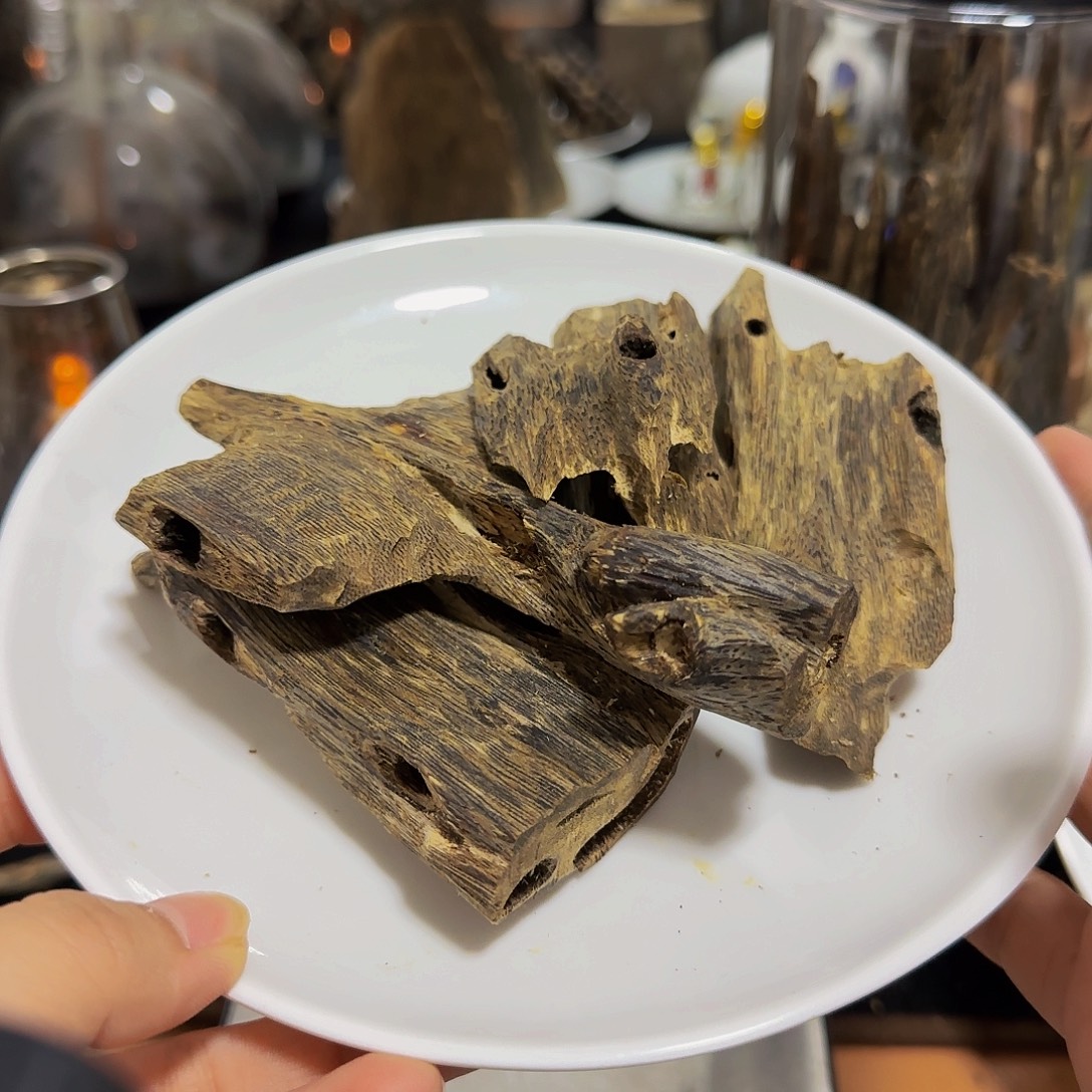 沉香沉香碎屑精品小虫漏113克
