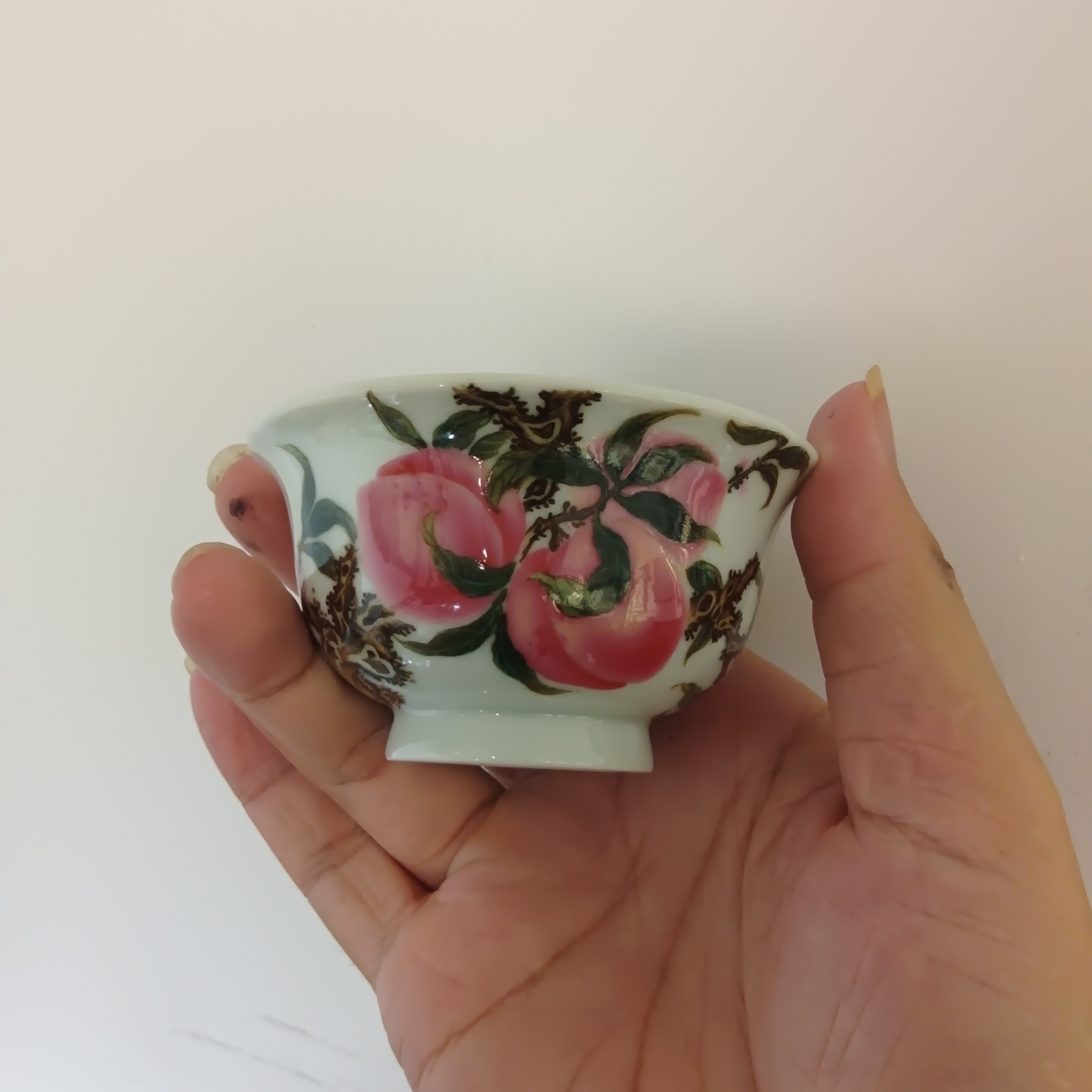 手绘粉彩桃子茶具