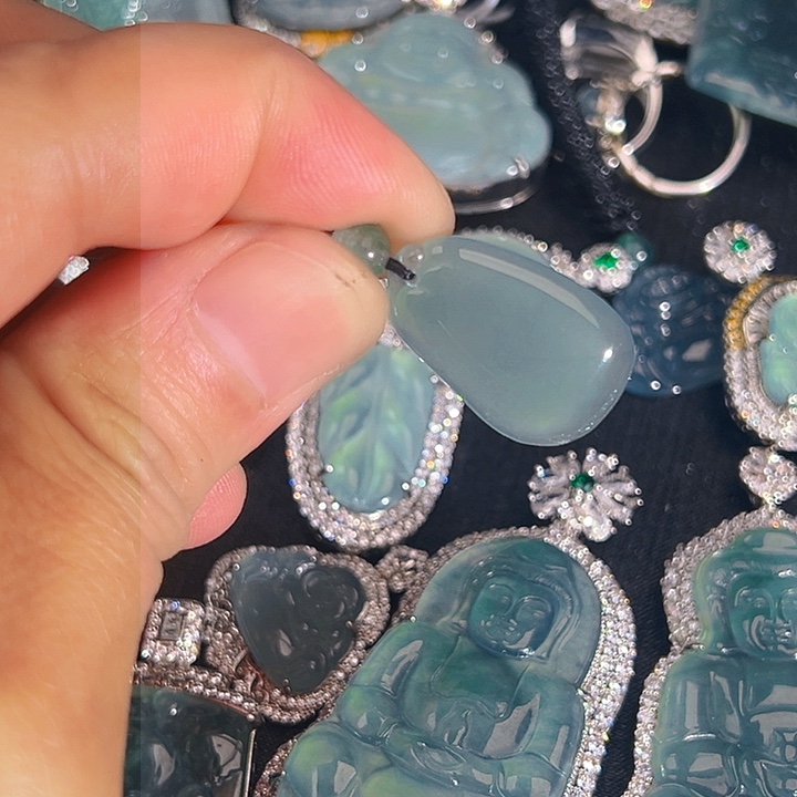 翡翠颈饰未镶嵌5555，