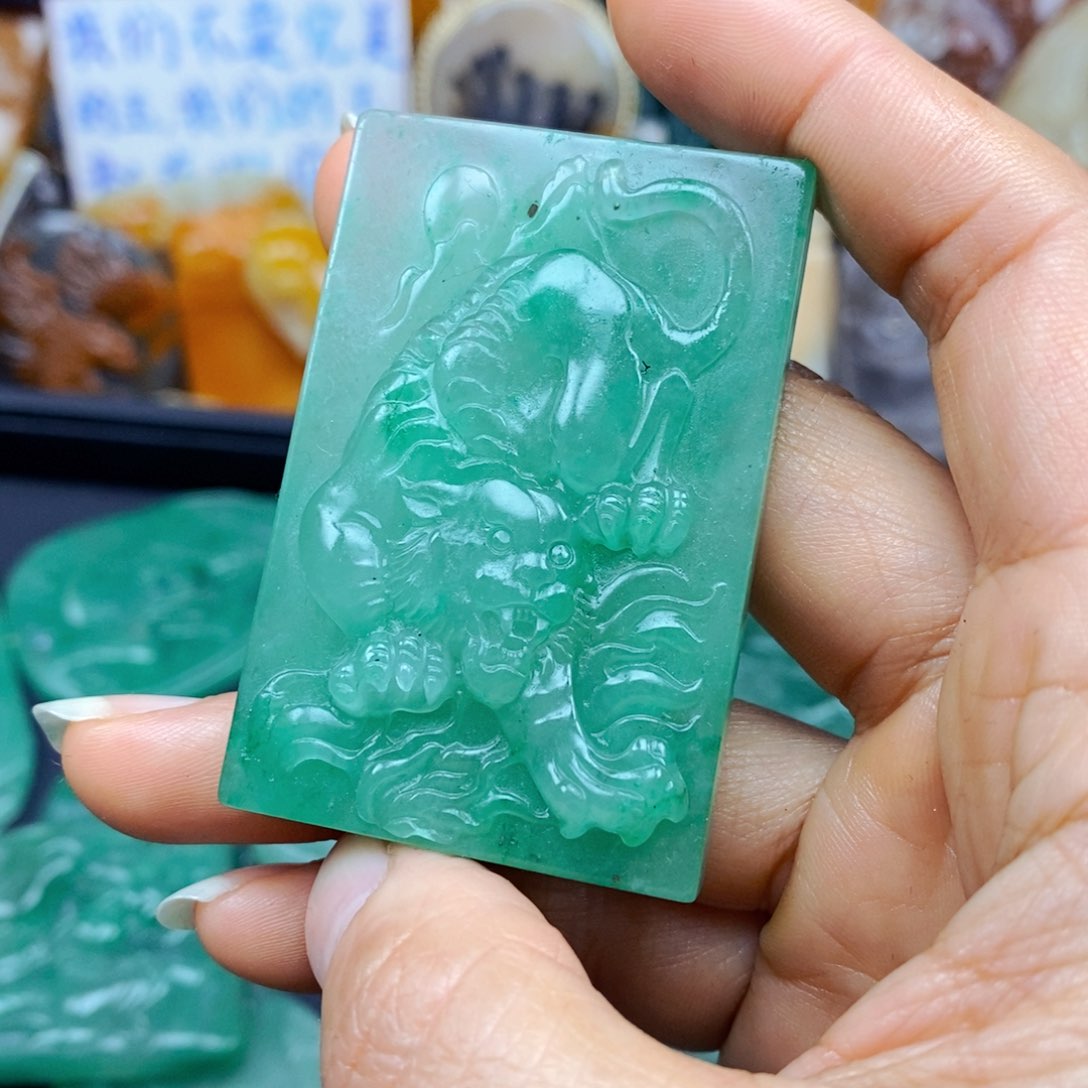 石英质玉未镶嵌颈饰